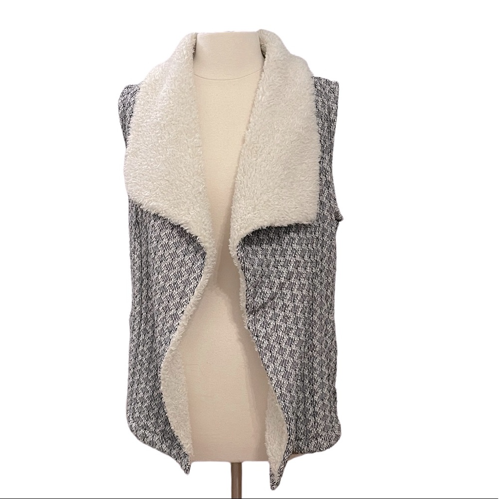 LOFT by Ann Taylor Women’s Vest Size Medium Gray in Color